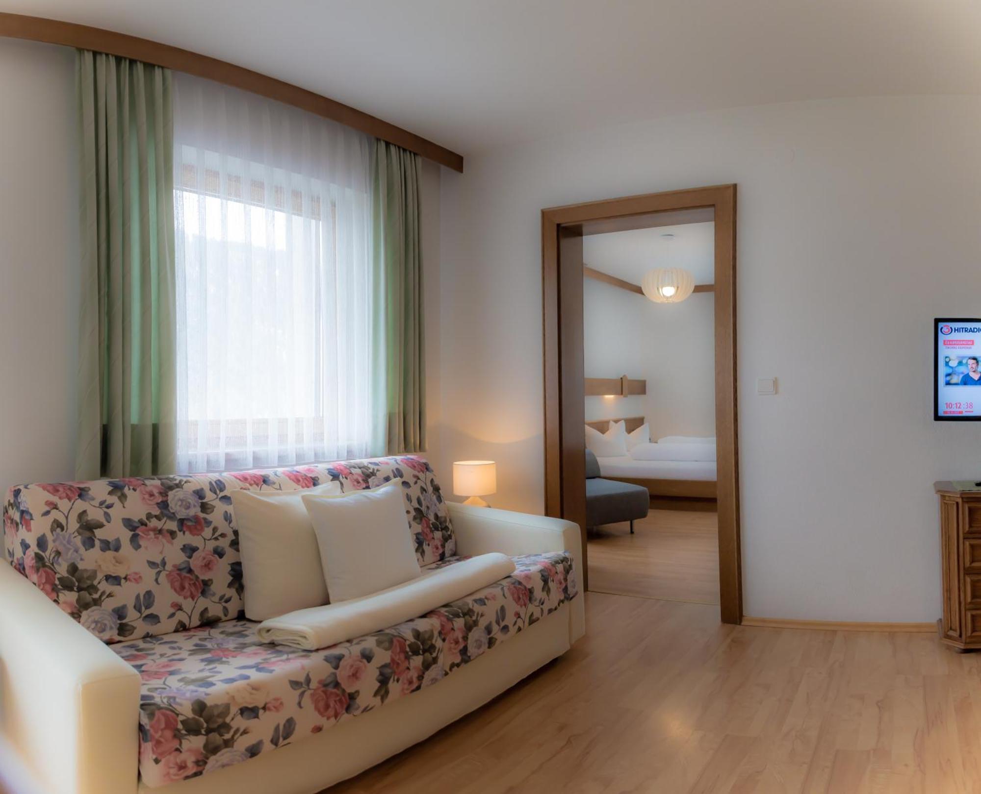 Das Alpenblick & Outdoor Lodge Наудерс Екстериор снимка